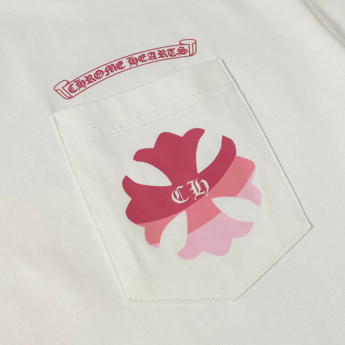 🅿️180 Chrome hearte/Chrome heart ch 25ss early spring Sanskrit horseshoe print short-sleeved T-shirt. A must-have item for daily commuting for men and women in light luxury. The correct version is welcome to compare. Detailed features: ·280 grams of 100% cotton double yarn jersey fabric. ·Special thickened 32 pieces of double-strand 1x1 thread in the same vat. ·Double-needle cross-stitch technology. ·Original main mark washed hangtag. Color: black white. Size: XS-L